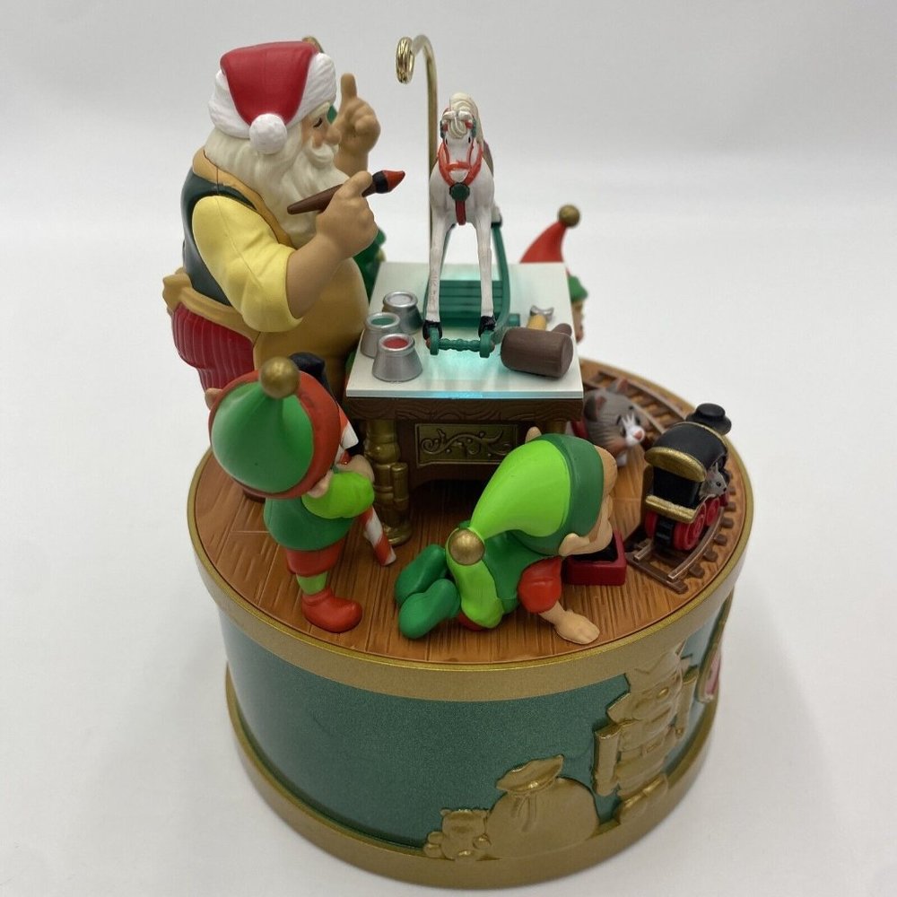 2022 HALLMARK SANTA'S WORKSHOP WONDERS MAGIC LIGHT SOUND & MOTION Ornament - Picture 15 of 16